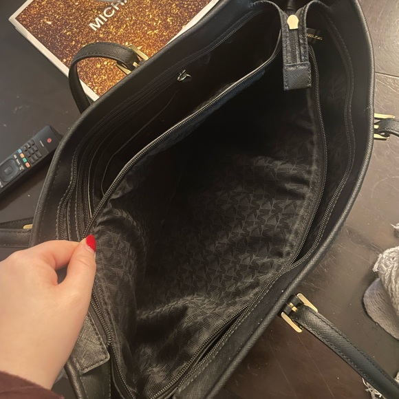 Micheline Kors Bag with laptop compartment. - Picture 8 of 9